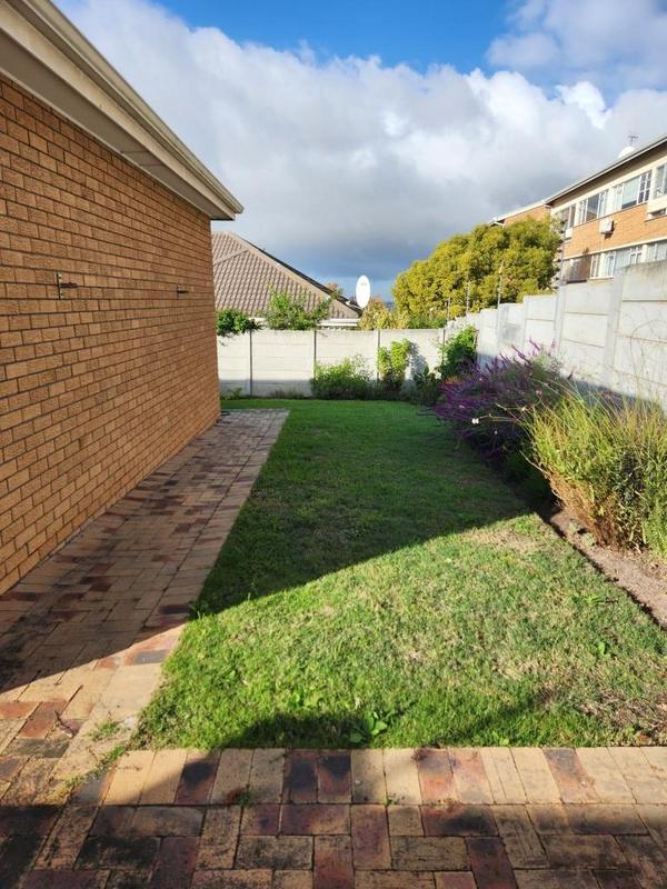 3 Bedroom Property for Sale in Oostersee Western Cape